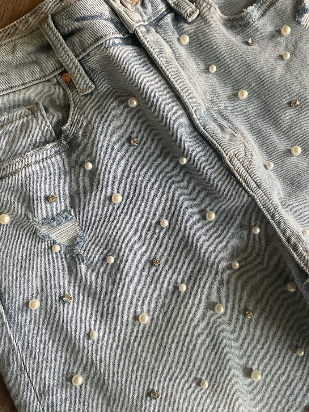 Pearls plus rhinestone scattered jeans, sz 27, brand new jeans, high rise